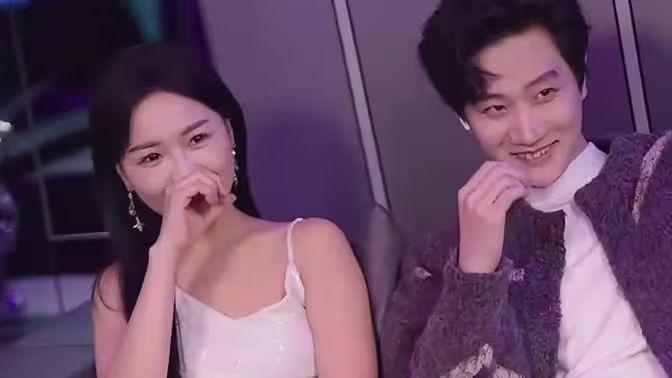 攤牌了，我不裝了(全集)